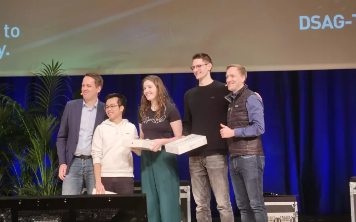 Chatbot mit Generative AI gewinnt DSAG-Hackathon 2024