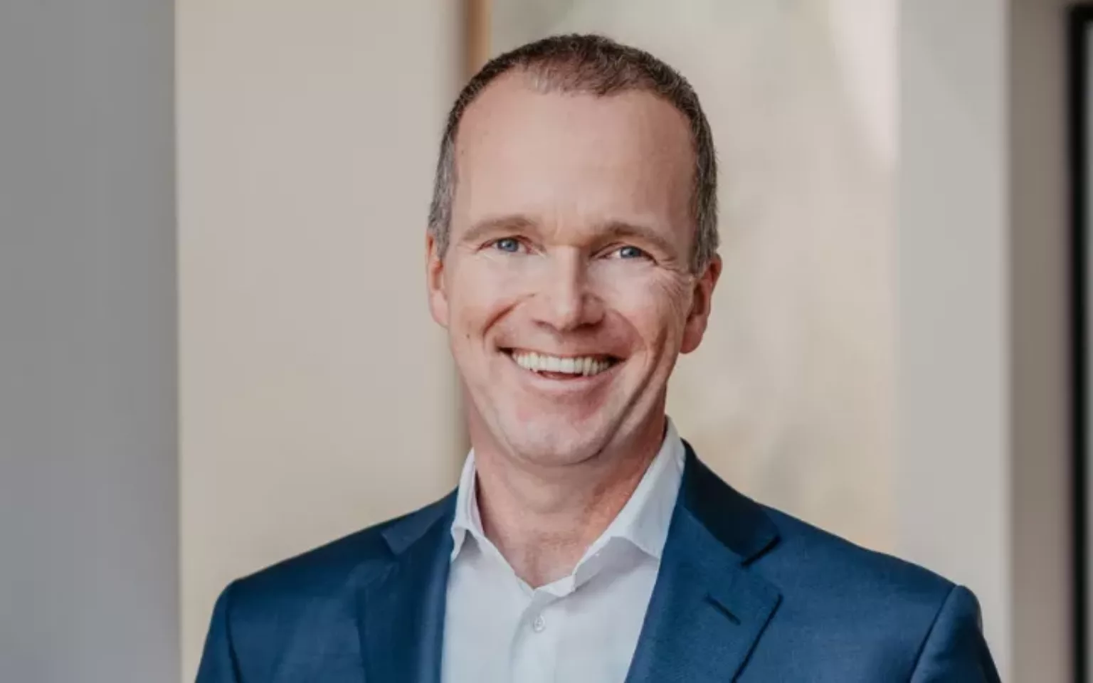 SNP verlängert Vertrag von CEO Jens Amail